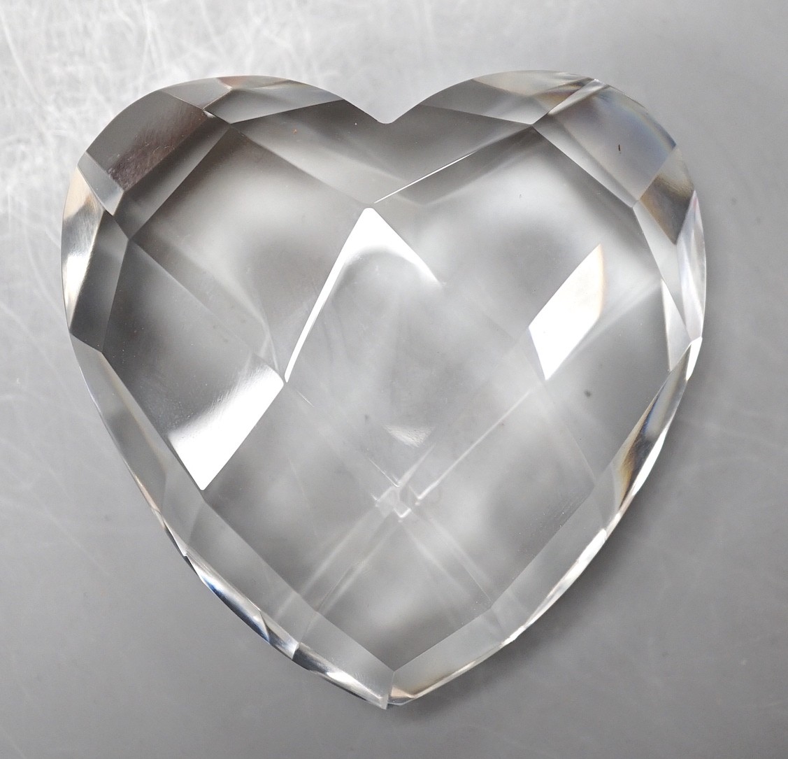 An heart-shape cut glass paperweight, 8cm